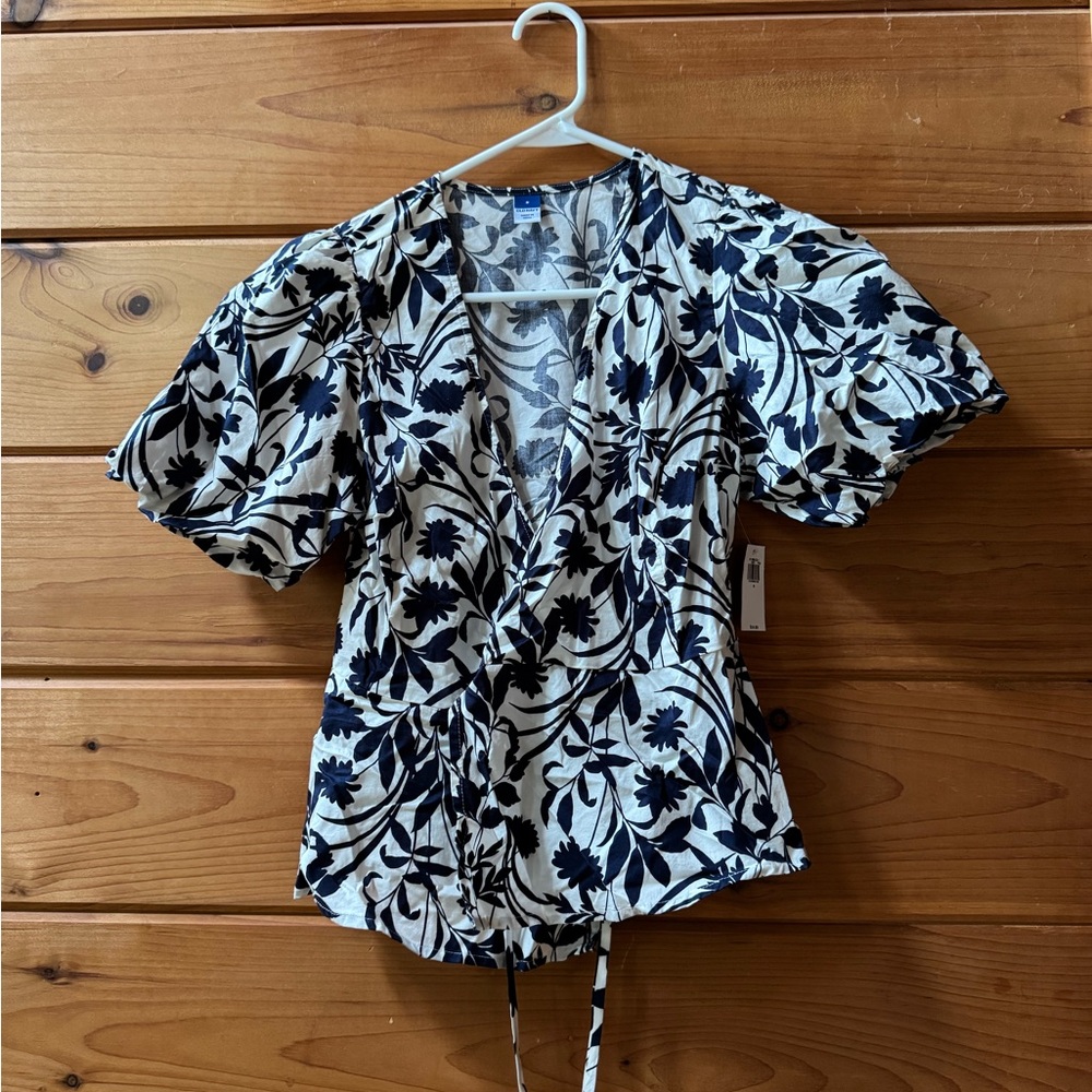 Old Navy Black and White Floral Blouse